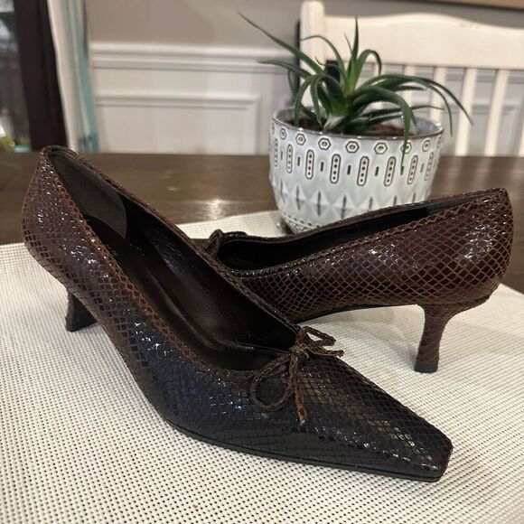 Stuart Weitzman Brown Pointed Toe Python Embossed Leather Pumps size 6.5M NEW‎ - Picture 1 of 10